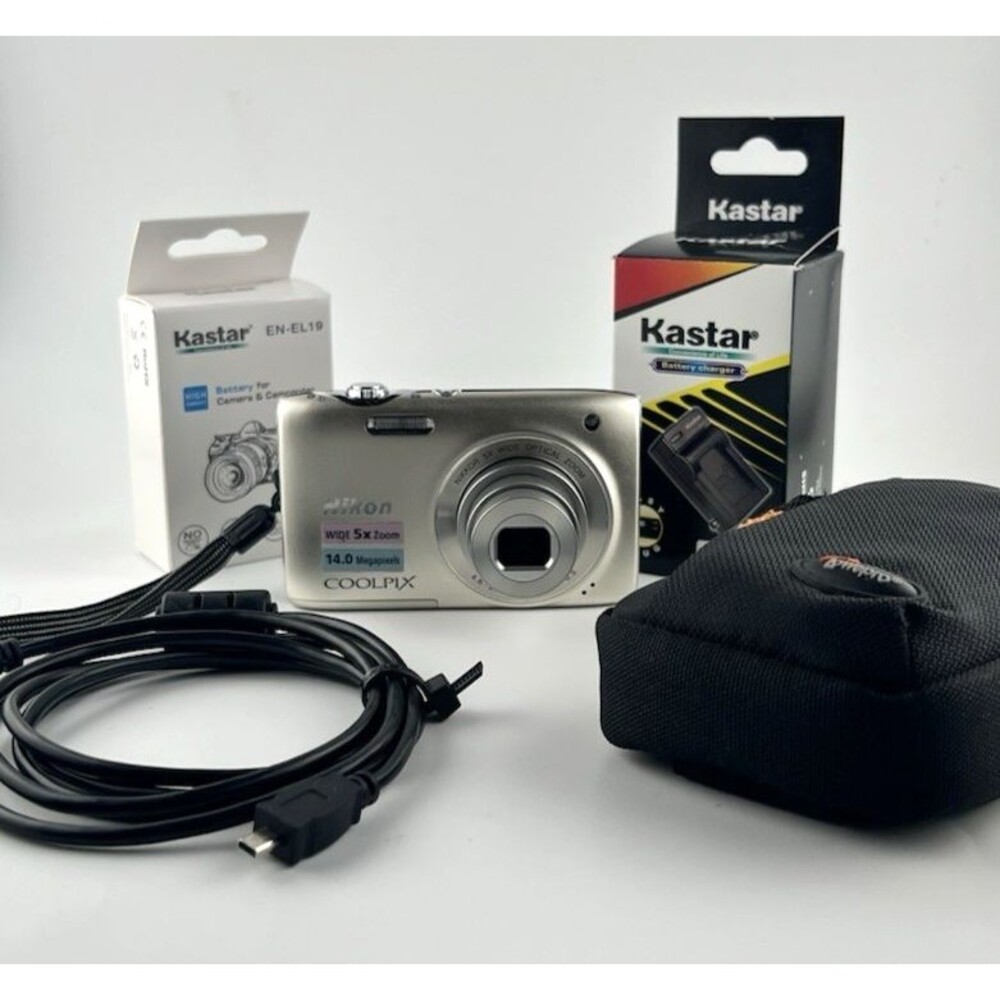Nikon Coolpix S3100 Digital Camera Silver 14.0MP 5x Optical Zoom Bundle